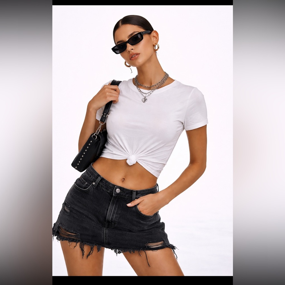 🖤5/$25 Crop tee Cream Short Sleeve Knot Tee